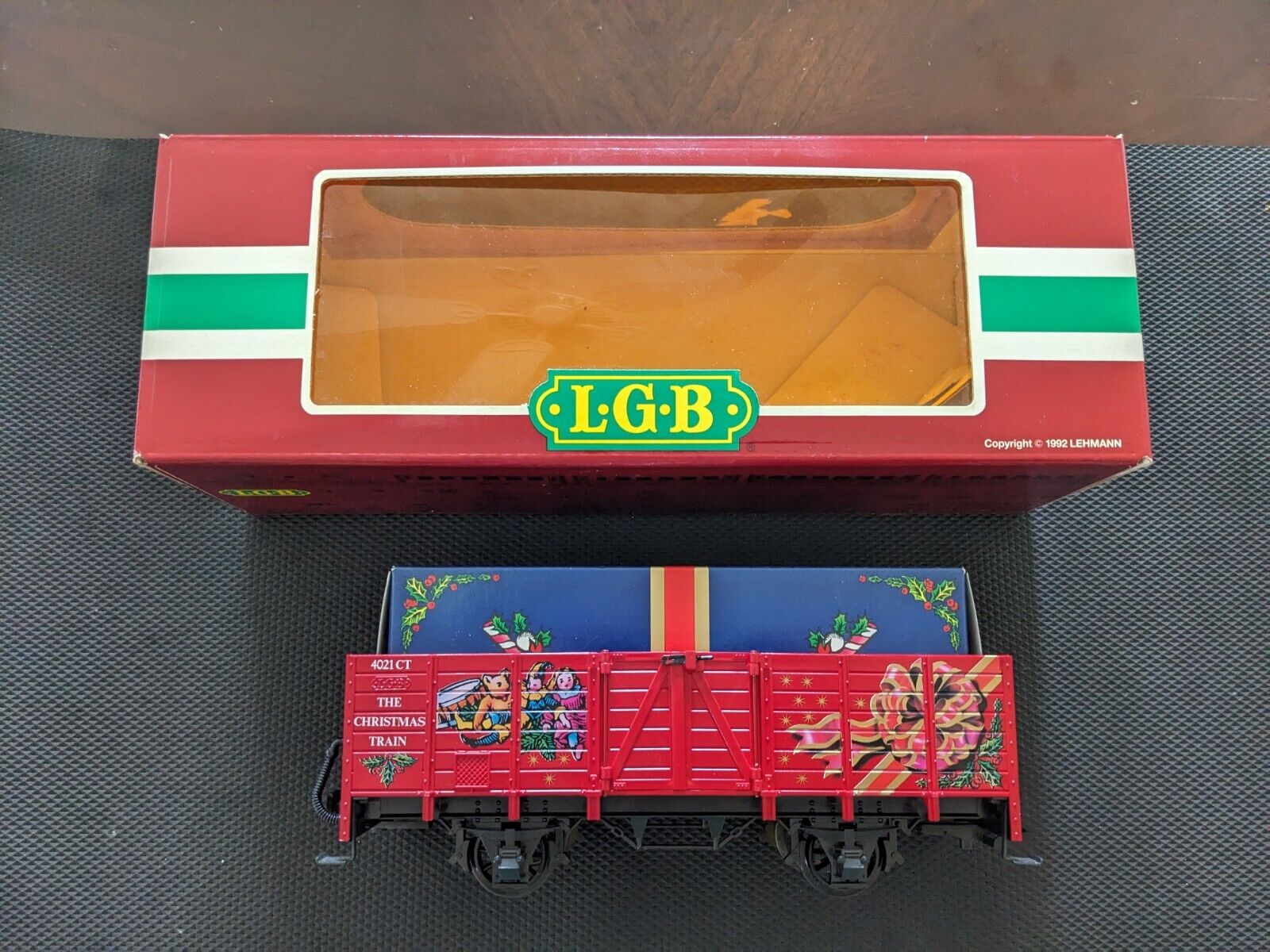 LGB 4021CT G Scale Christmas Gondola with Gift Box