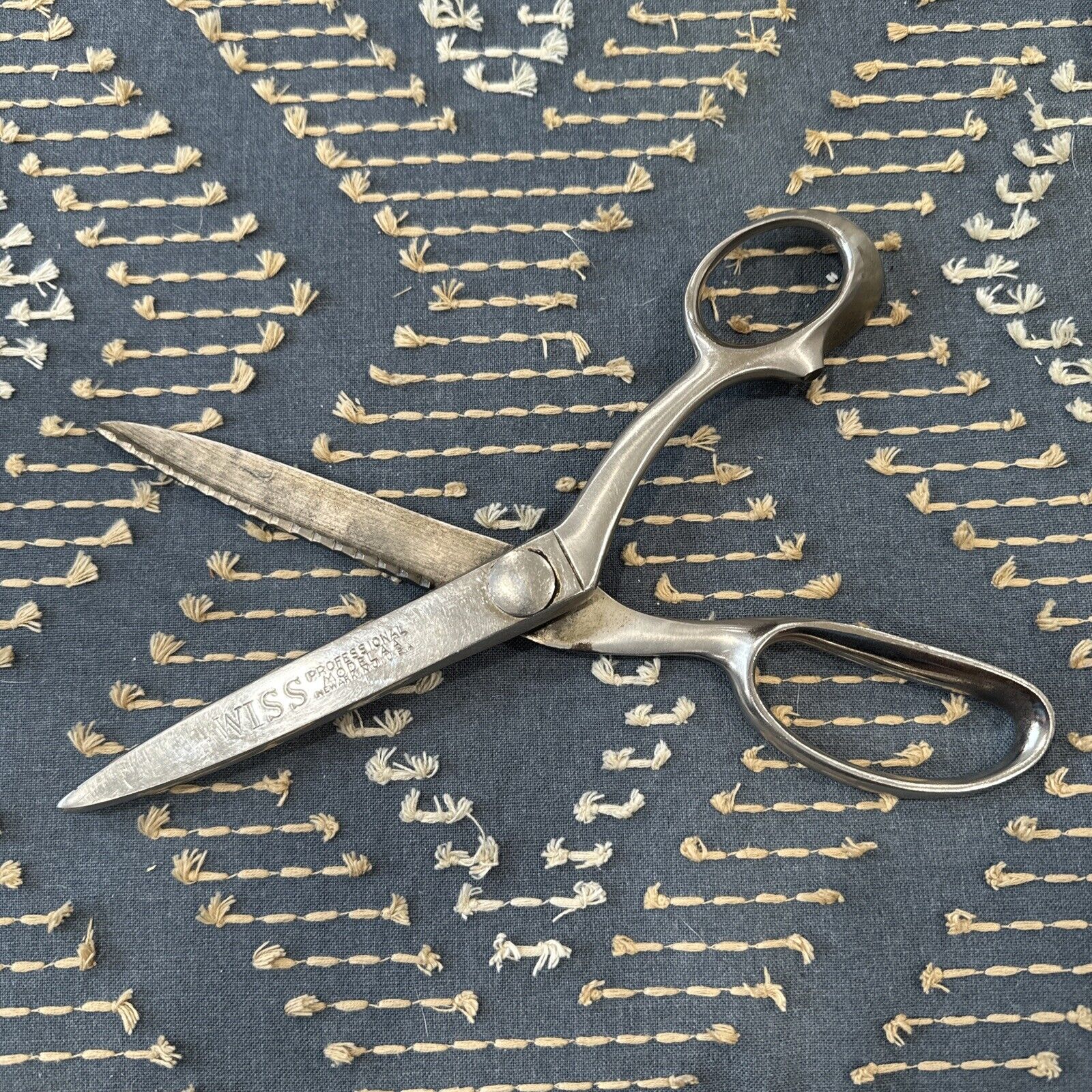Vintage Wiss Professional Model AA Pinking Shears Tailor Dressmaking Seamstress