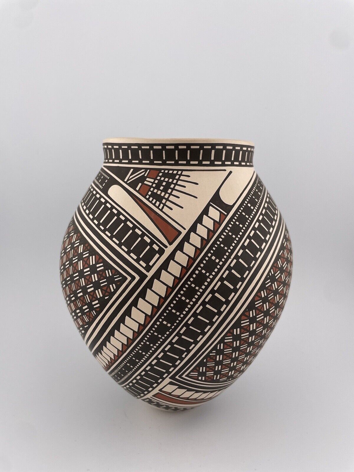 Mata Ortiz pottery By Mirna Hernández