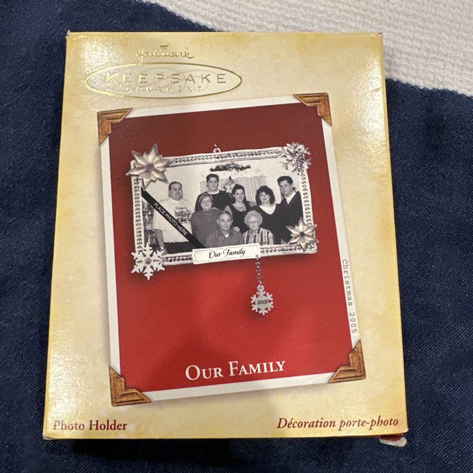 NEW IN BOX  2005 Hallmark Keepsake Ornament “Our Family”  Photo Holder