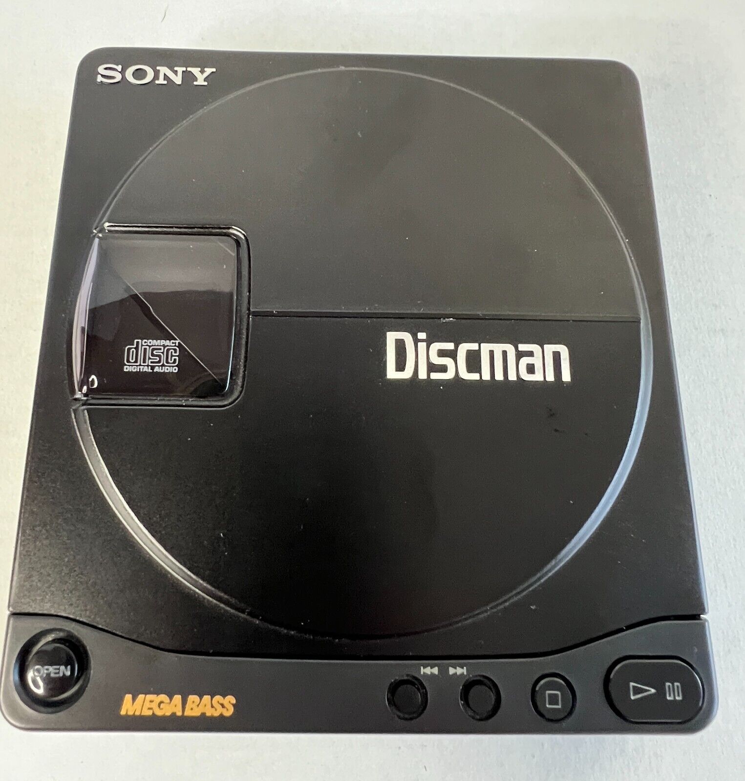 Sony D-9 Discman Mega Bass Vintage CD Compact Disc Player. Tested Works.no Chord