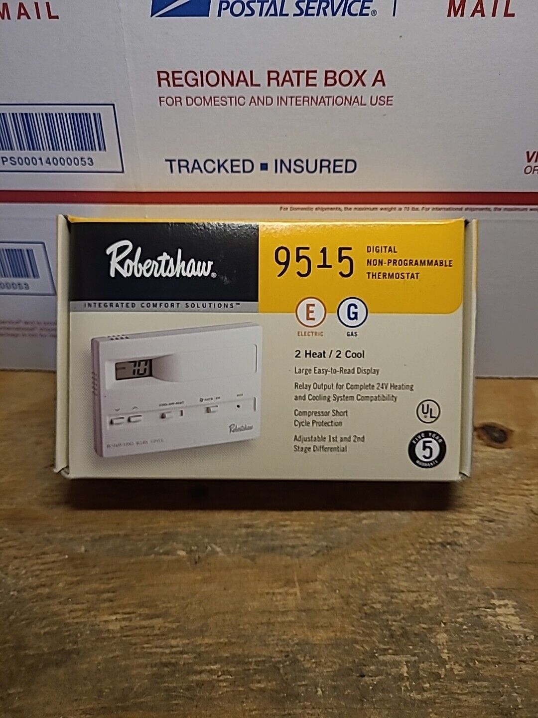Robertshaw 9515.. Digital Non-programable thermostat..NEW IN FACTORY PACKAGE....