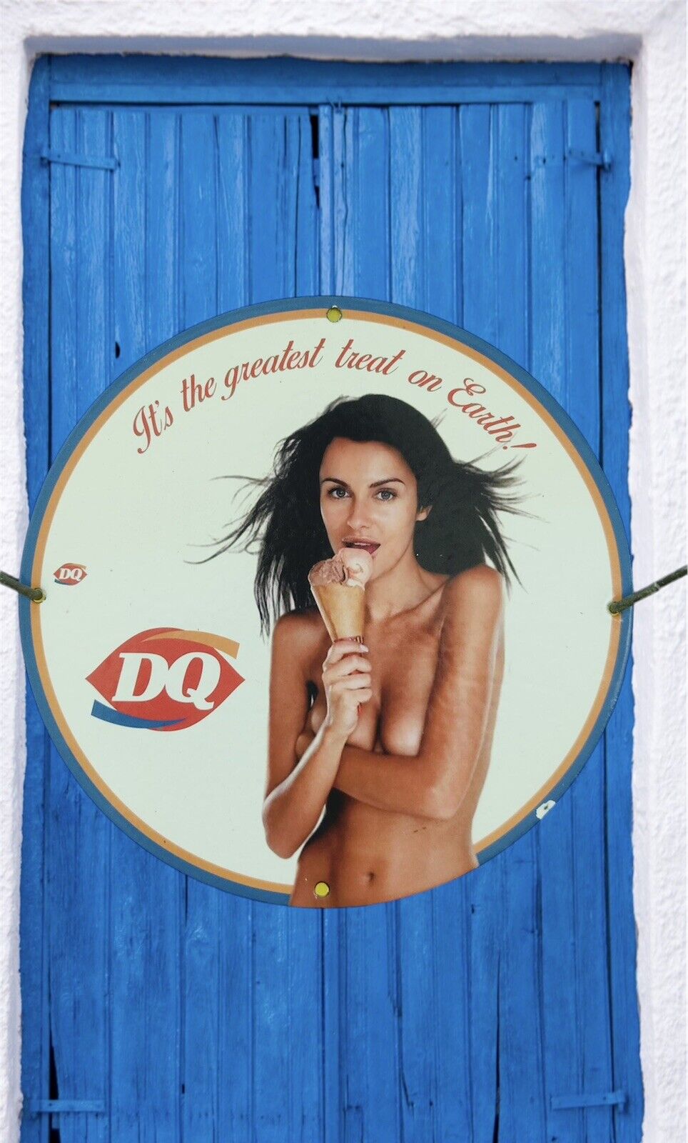 DAIRY QUEEN PINUP BABE PORCELAIN ICE CREAM SALES SERVICE STATION PUMP PLATE SIGN