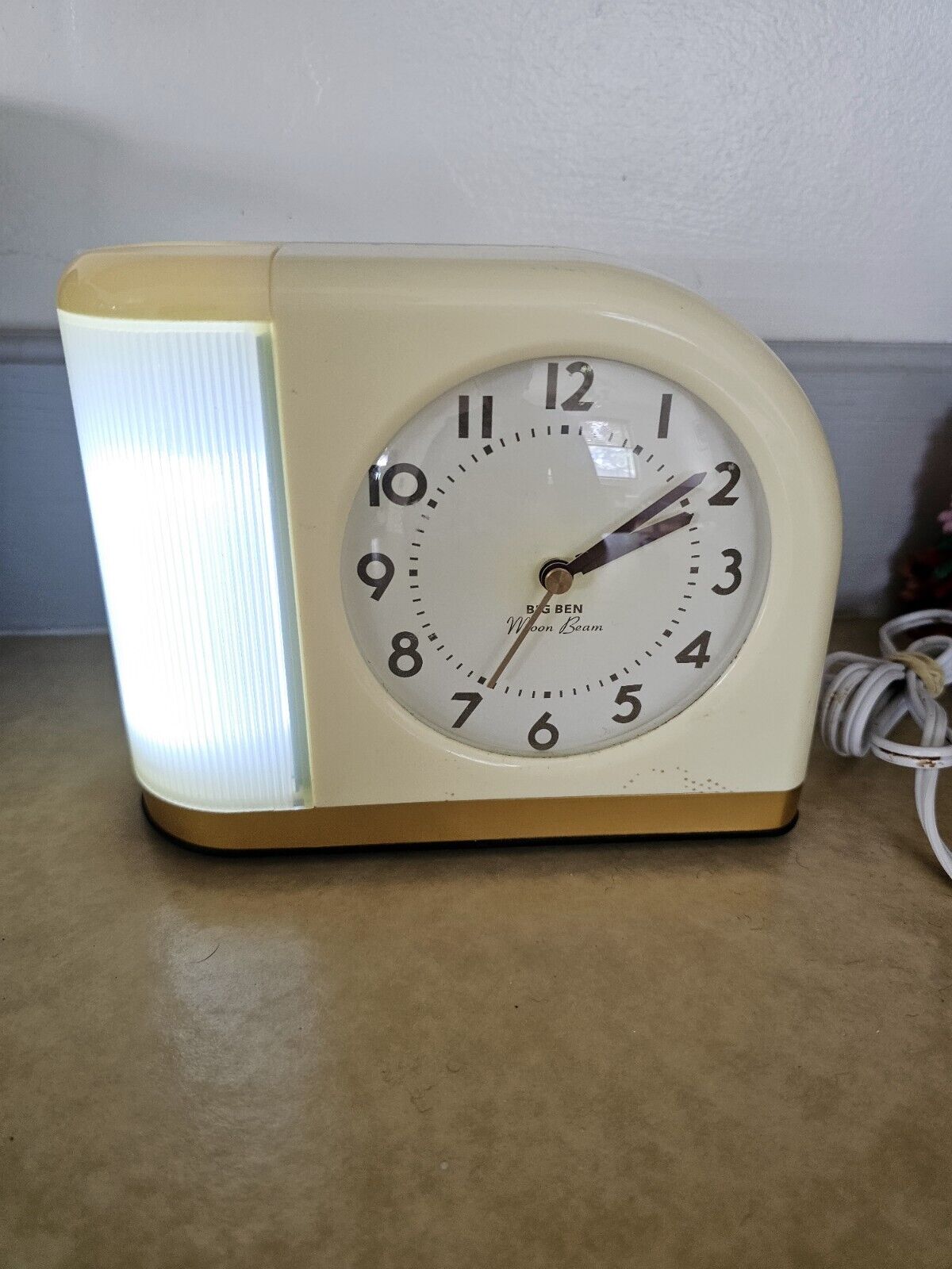 Westclox Big Ben Moonbeam Light Alarm Clock Built-in Flashing Alarm Yellow Retro