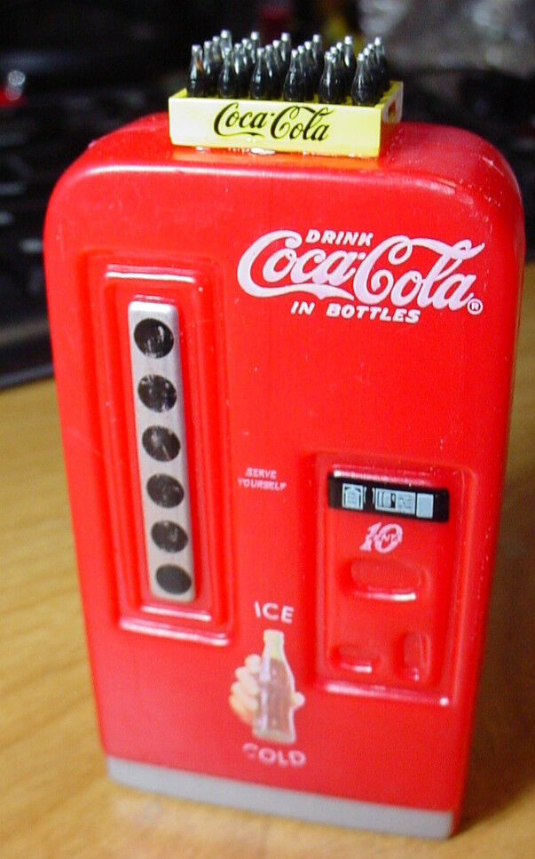 Dual Faced Coke Machine w Coca Cola Case 1/24 Scale G Scl Diorama Accessory Item
