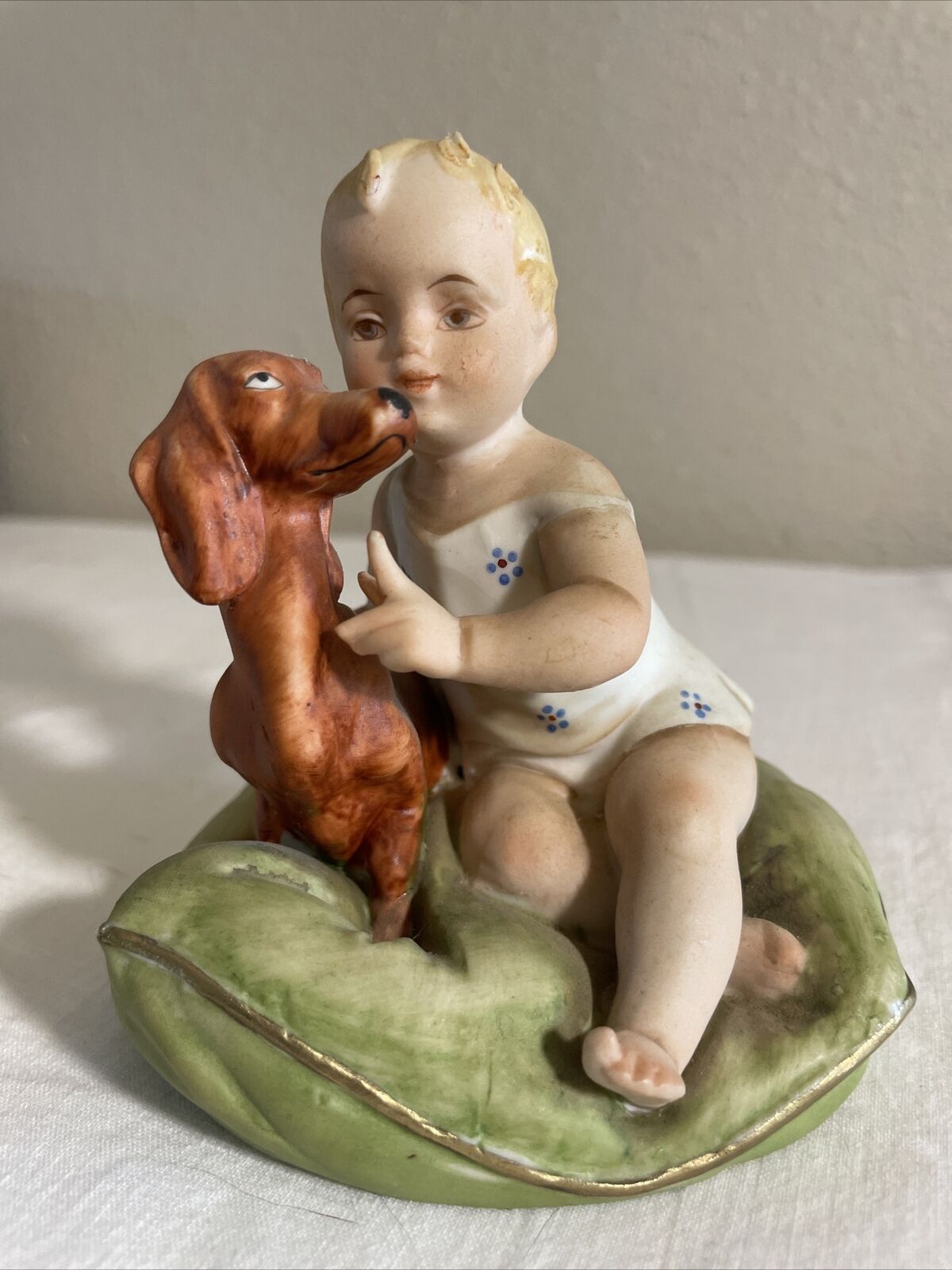 CAPODIMONTE G CAPPE WORKS OF ART ITALY PIANO BABY & DACHSHUND ON PILLOW FIGURINE