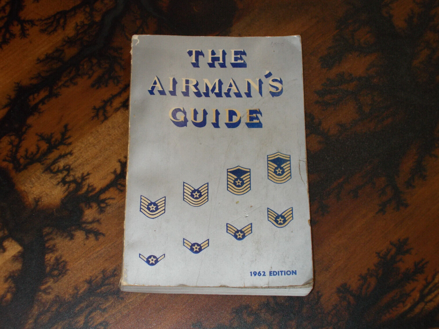 RARE USAF US AIR FORCE 1962 ED OF THE AIRMAN\'S GUIDE VIETNAM COLD WAR REFERENCE