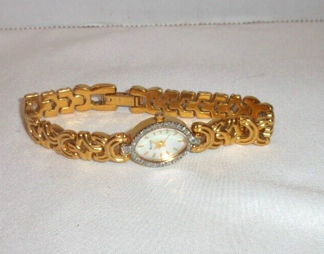 Vintage Bulova Womens Watch, NOT WORKING,   iridescent pearl dial