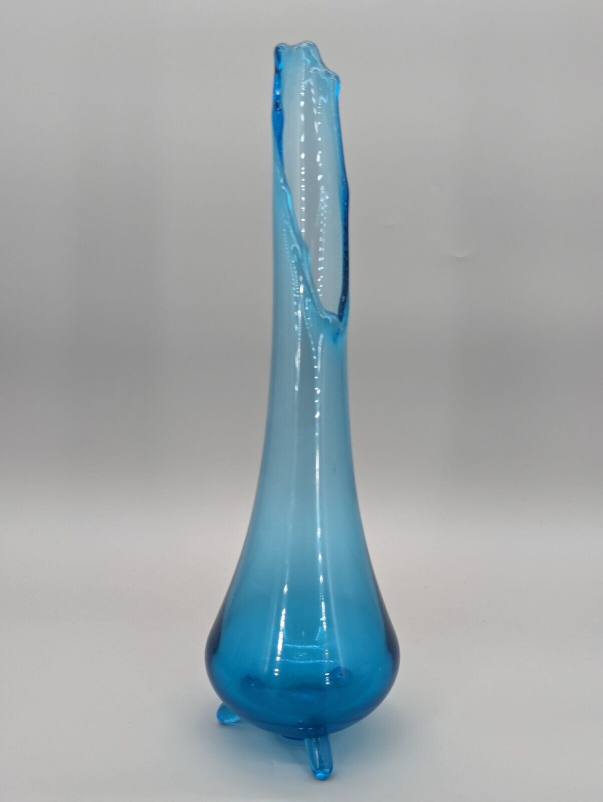 L.E. Smith Peacock Blue Swung Stretch Tri-footed 3 Toe Smoothie Vase 14.25\