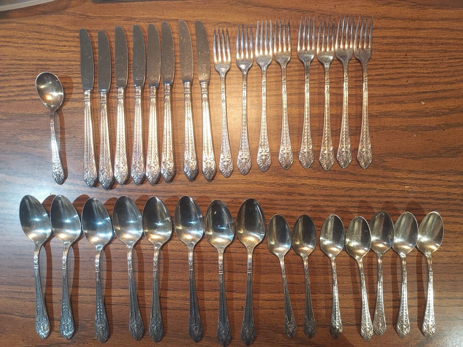 1847 Rogers Bros Marquise Silverplate Flatware 32- Pieces Discontinued Vintage