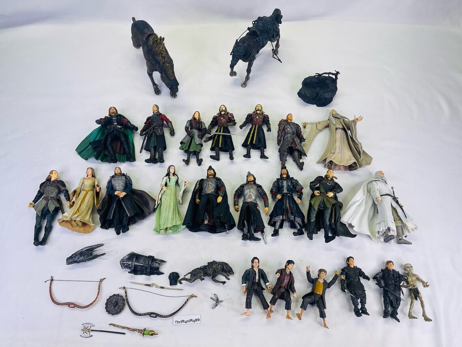 Rare Vintage Lot Of 25 Lord Of The Rings NLP Figures W/ Some Weapons And Capes