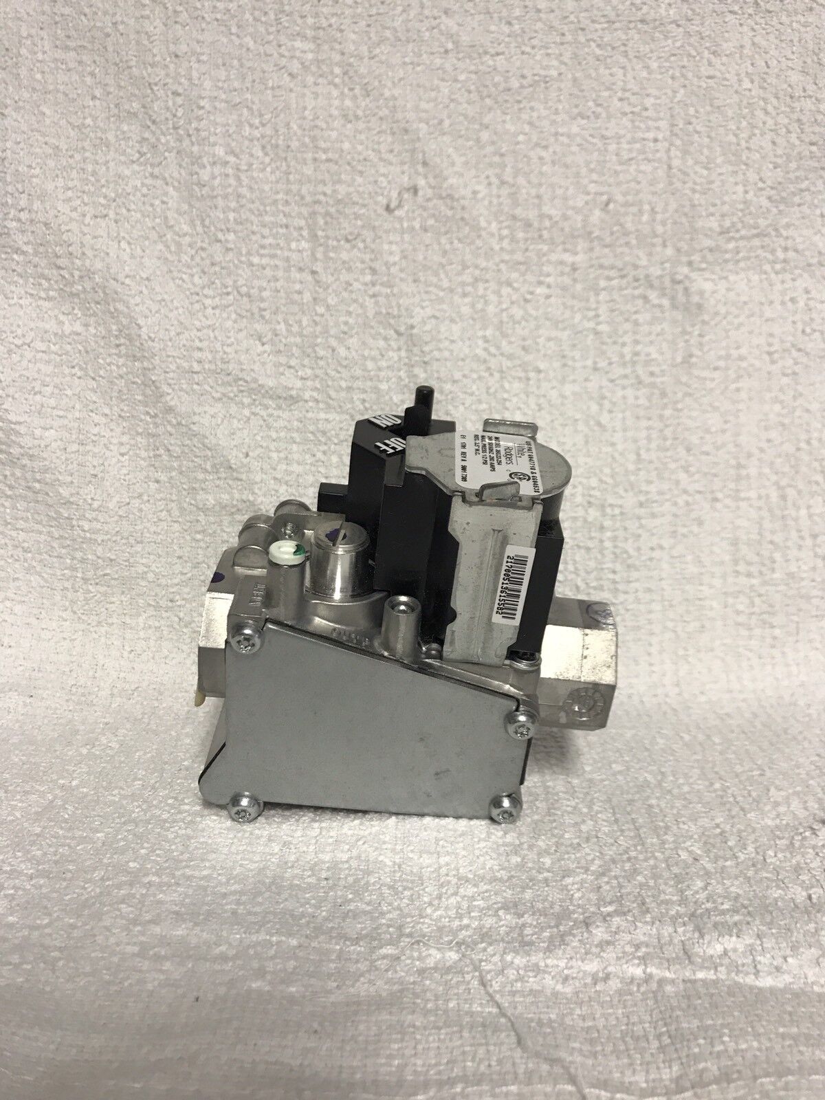 Honeywell Furnace Gas Valve VR8215S1214 direct replacement part