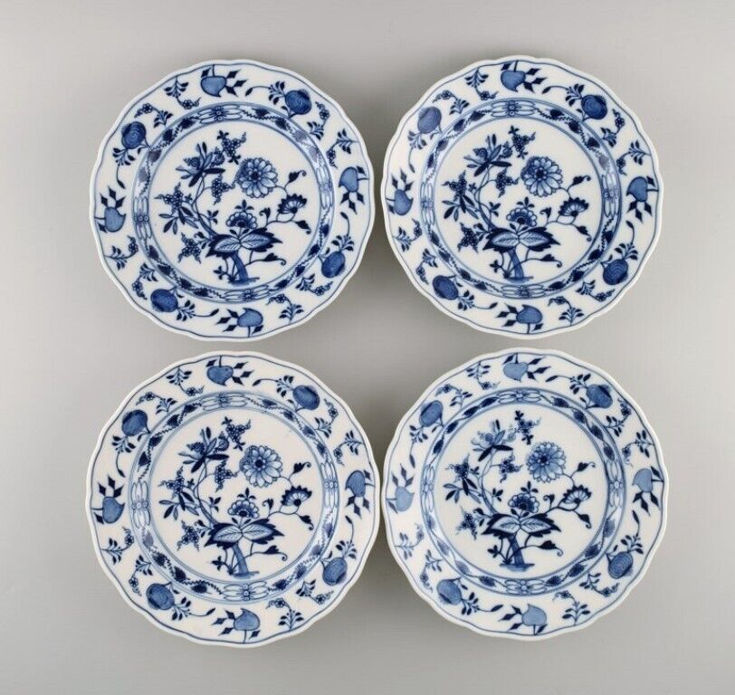 Four antique Meissen Blue Onion dinner plates in hand-painted porcelain.