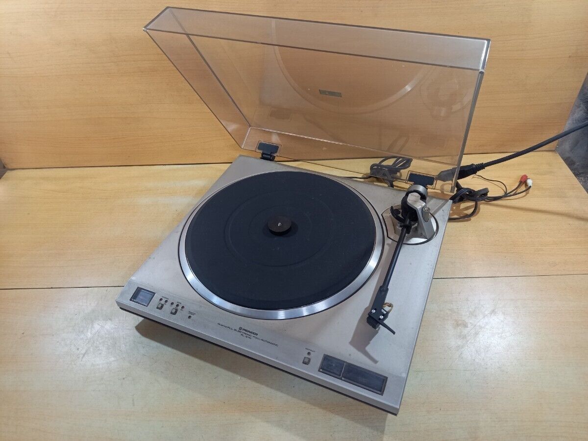 Pioneer PL-570 Turntable Record Player