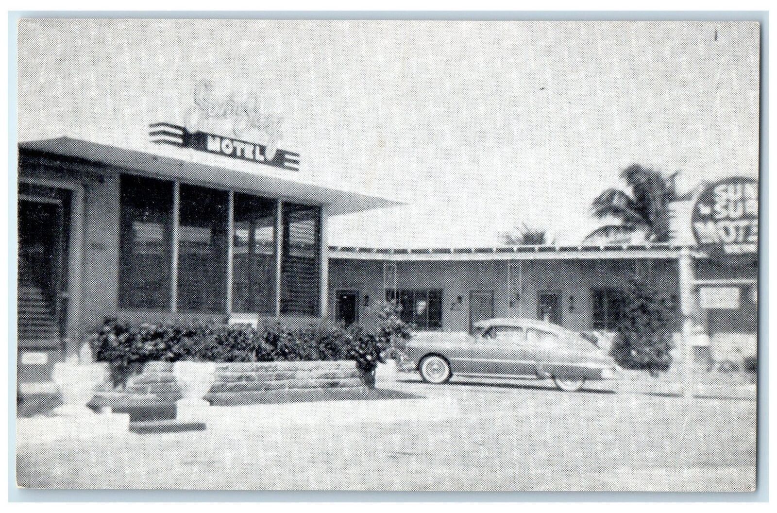 c1950 Sun \'N Surf Motel & Restaurant Classic Car Entrance Miami Florida Postcard