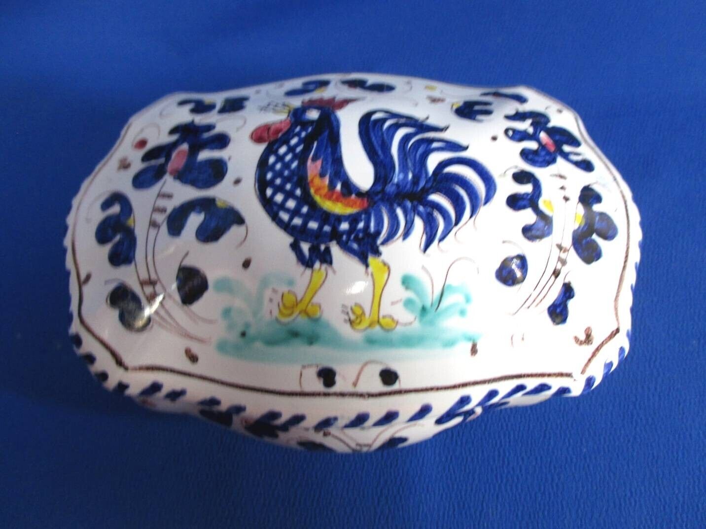 HANDSOME DERUTA FAIENCE ITALY HAND-PAINTED ROOSTER FOOTED  TRINKET BOX
