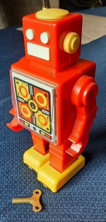 Vintage Rare Old RUSSIAN USSR SOVIET Robot Space Toy Wind Up W Key, VIDEO
