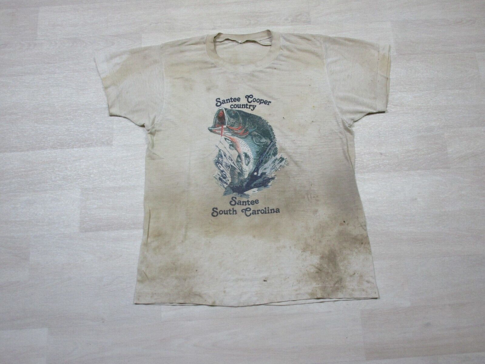 Vintage 1980\'s Santee Cooper Country South Carolina Bass Fishing T Shirt (L)