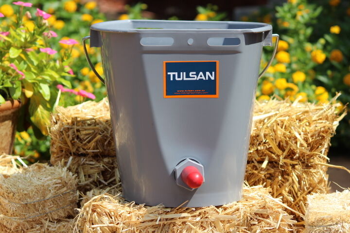 8 Quart Single calf feeder bucket with metal handle and mounting by Tulsan