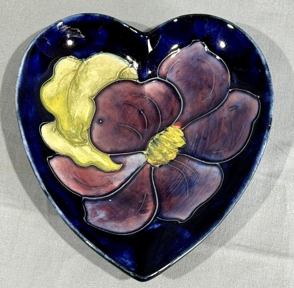 Vtg Moorcroft Pottery Cobalt Blue Purple Clematis Flower Heart trinket pin dish