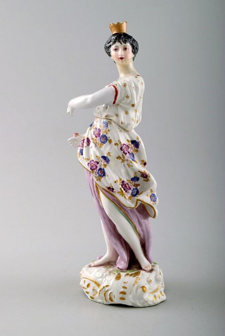 Antique French Samson porcelain figurine, mid / late 19 c.  Overglaze.