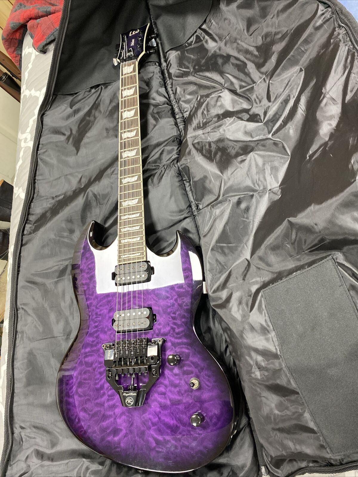 LTD ESP DELUXE VIPER-1000 See-Thru Purple ELECTRIC GUITAR W Floyd Rose Frtx02000