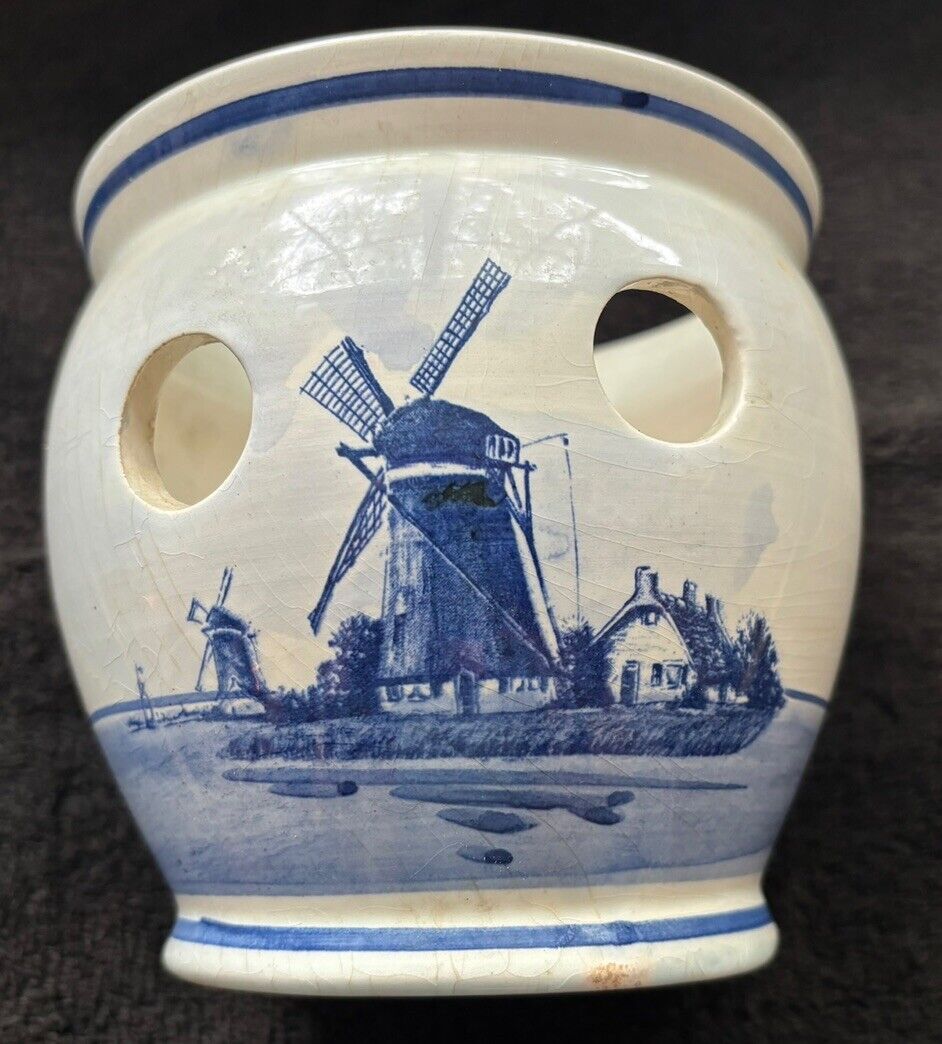 Vintage Delft Blauw Holland Hens & Chicks Hand Painted Crocus 5” Diameter 