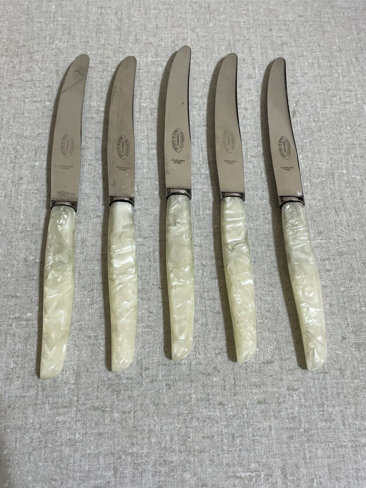 5 VTG Everbrite Sheffield England Stainless Steel Knives Mother Of Pearl Handle