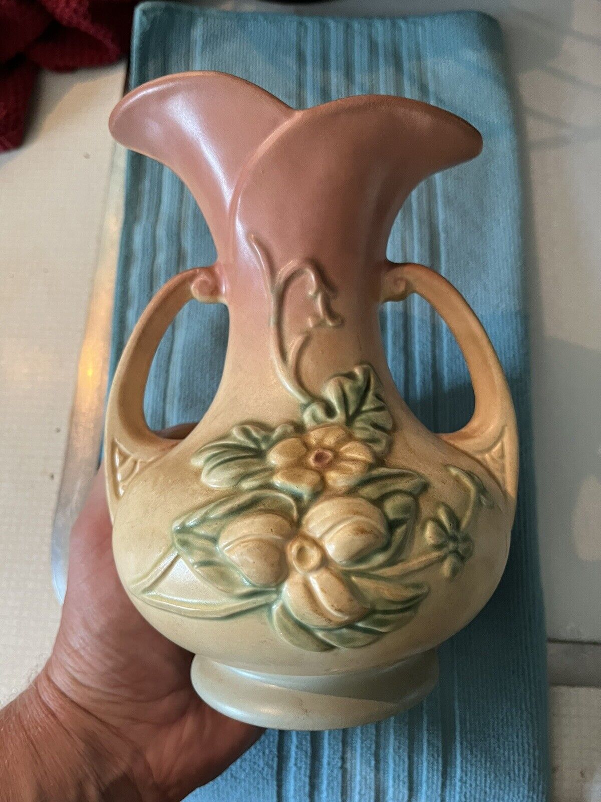 Hull Art USA vase W8-7 1/2