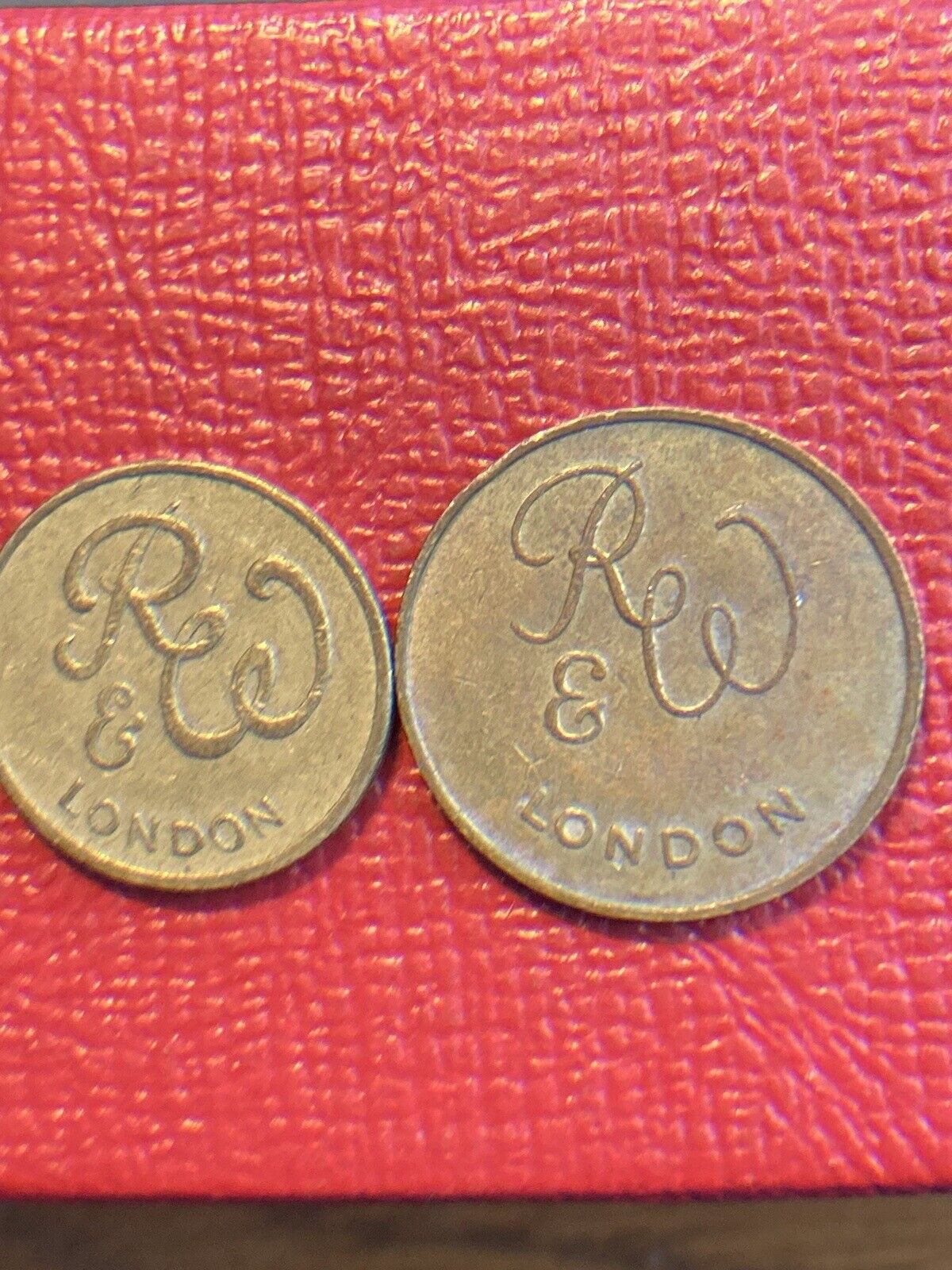 2 VINTAGE R&W LONDON 1 PENCE ANTIQUE TOKENS 2 TYPES - VERY RARE - BID NOW