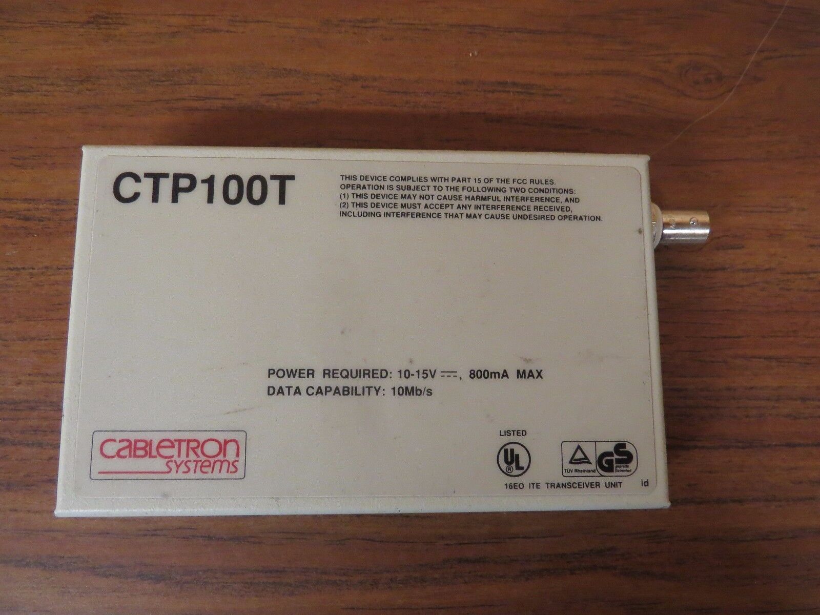 + Cabletron CTP100T, 10 Base-2 to 10 Base-T Adapter w/ LANVIEW. 420035