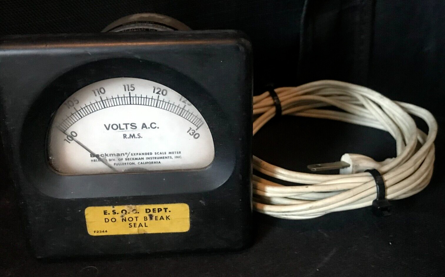 Vintage BECKMAN Model 026-3205-1 AC RMS Voltmeter 100 to 130 VT PLUG INCLUDED