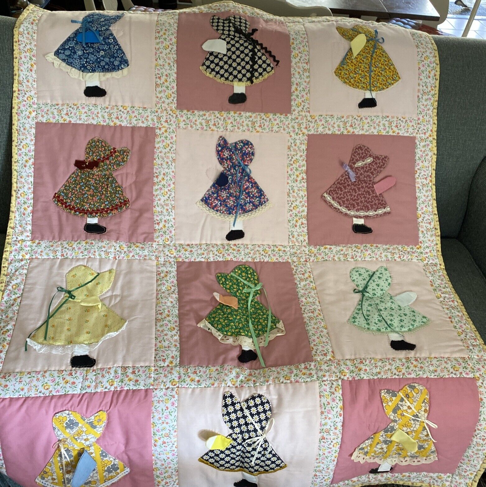 Adorable Hand Made Sun Bonnet Sue Patchwork Appliqué Quilt 42x55