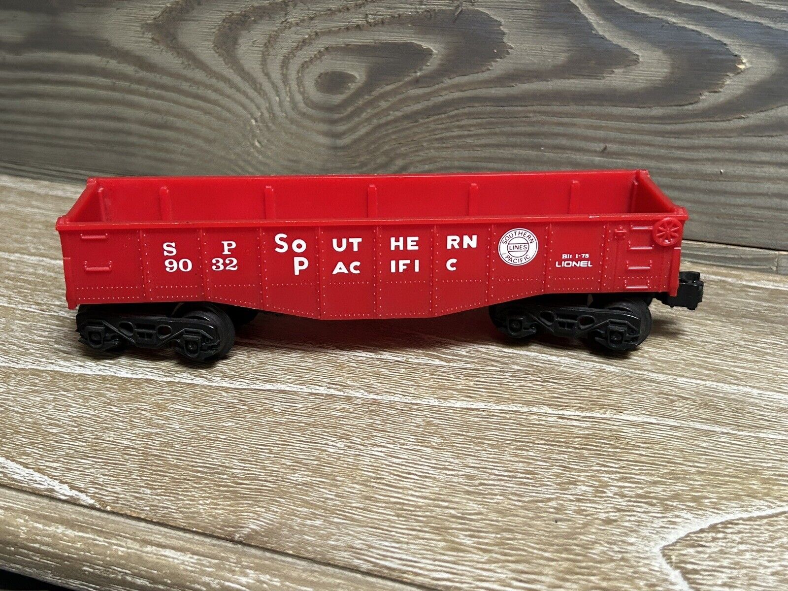 VINTAGE LIONEL SOUTHERN PACIFIC HOBBY TRAIN OPEN GONDOLA NO SP 9032 RED O GAUGE