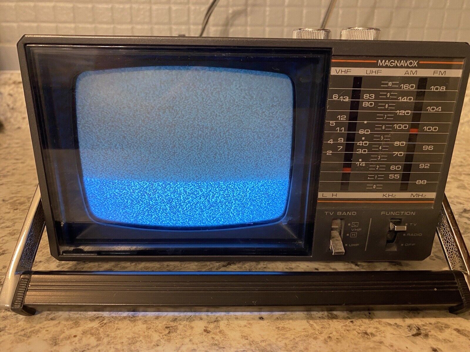 Magnavox 1985 Portable Black & White TV/Radio Vintage Model BF3909BK01 TESTED
