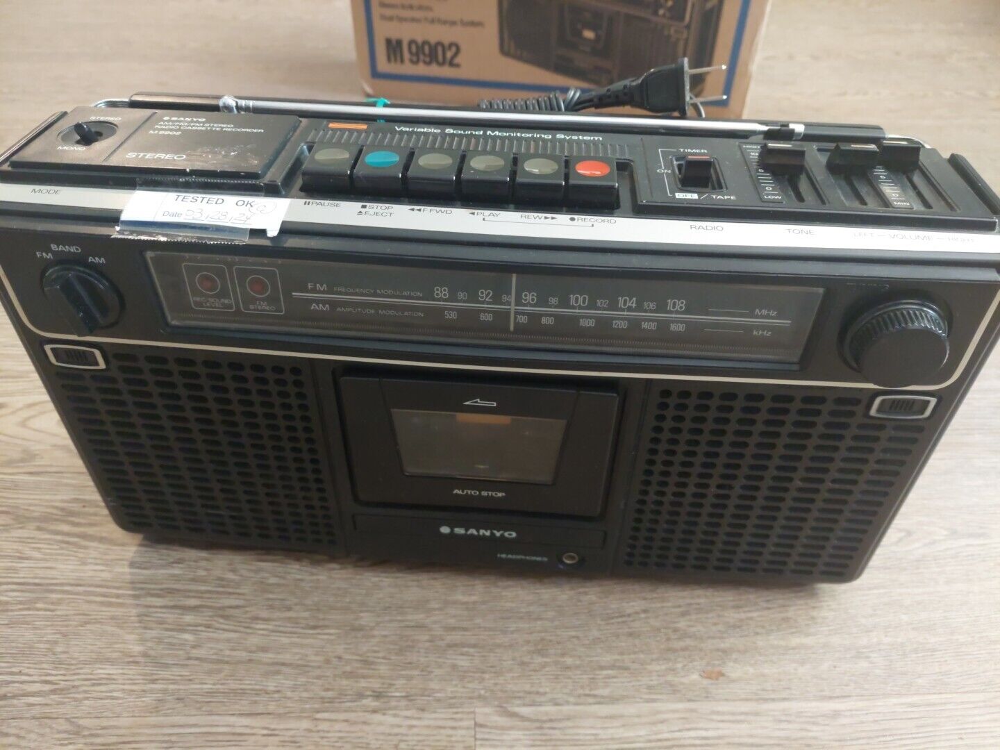 Vintage Sanyo M 9902 AM/FM Stereo Radio Cassette Recorder Boombox Tested W/Box