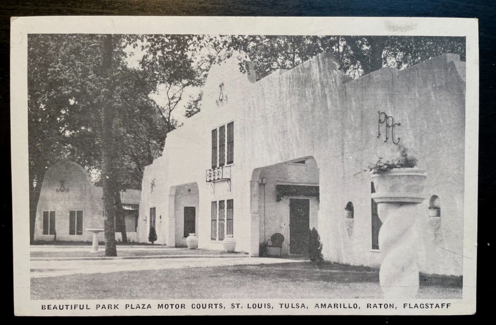 Vintage Postcard 1942 Beautiful Park Plaza Motor Courts - Arizona (AZ)