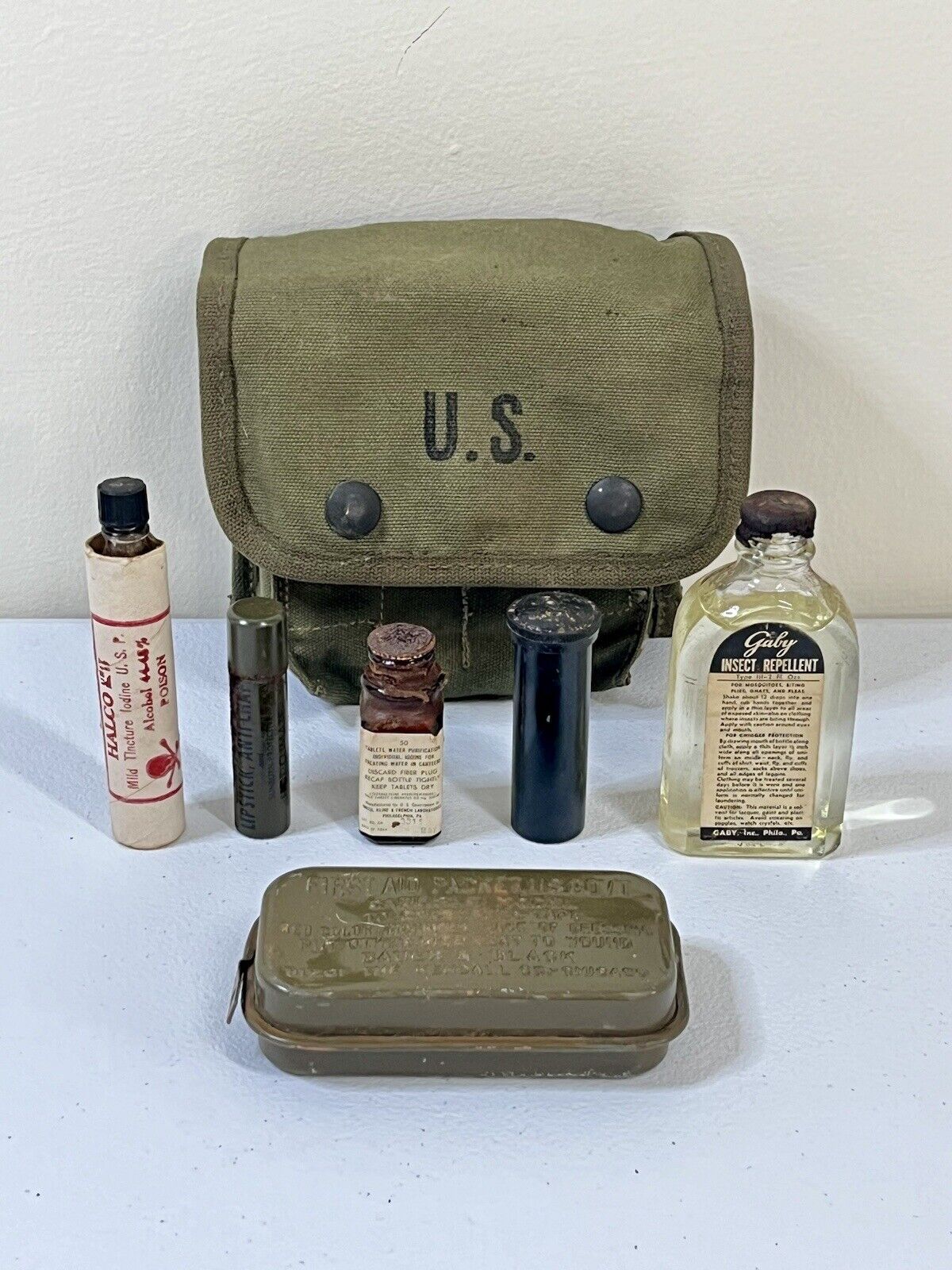 1944 Original WWII U.S. Army Military Jungle First Aid Kit Pouch w Contents