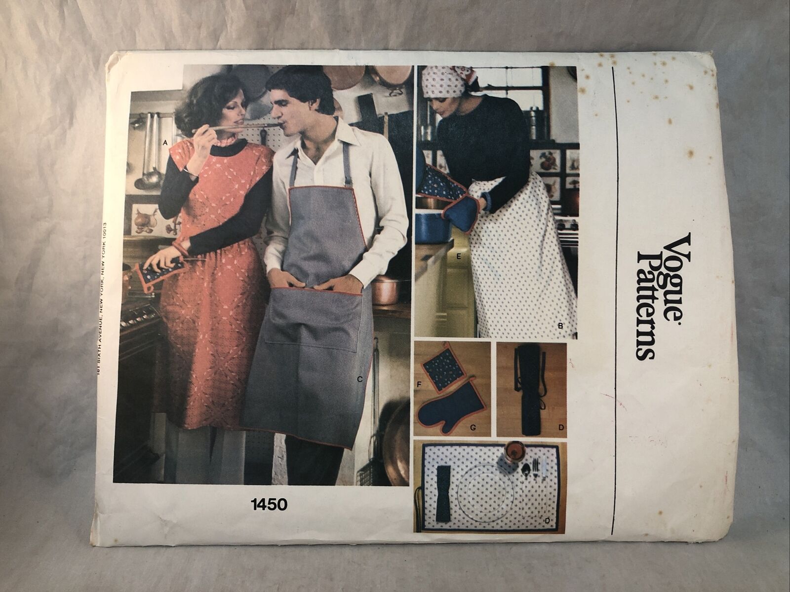 Vintage Vogue Sewing Pattern 1450 Apron Potholders Placemats Size Medium