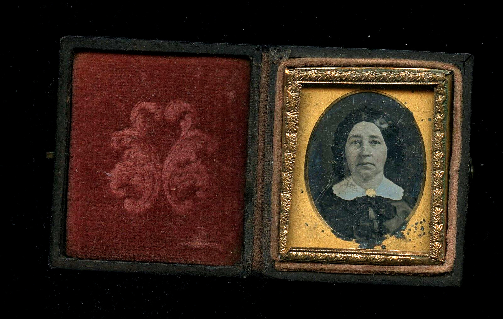 miniature 1/16 sixteenth plate sealed daguerreotype woman