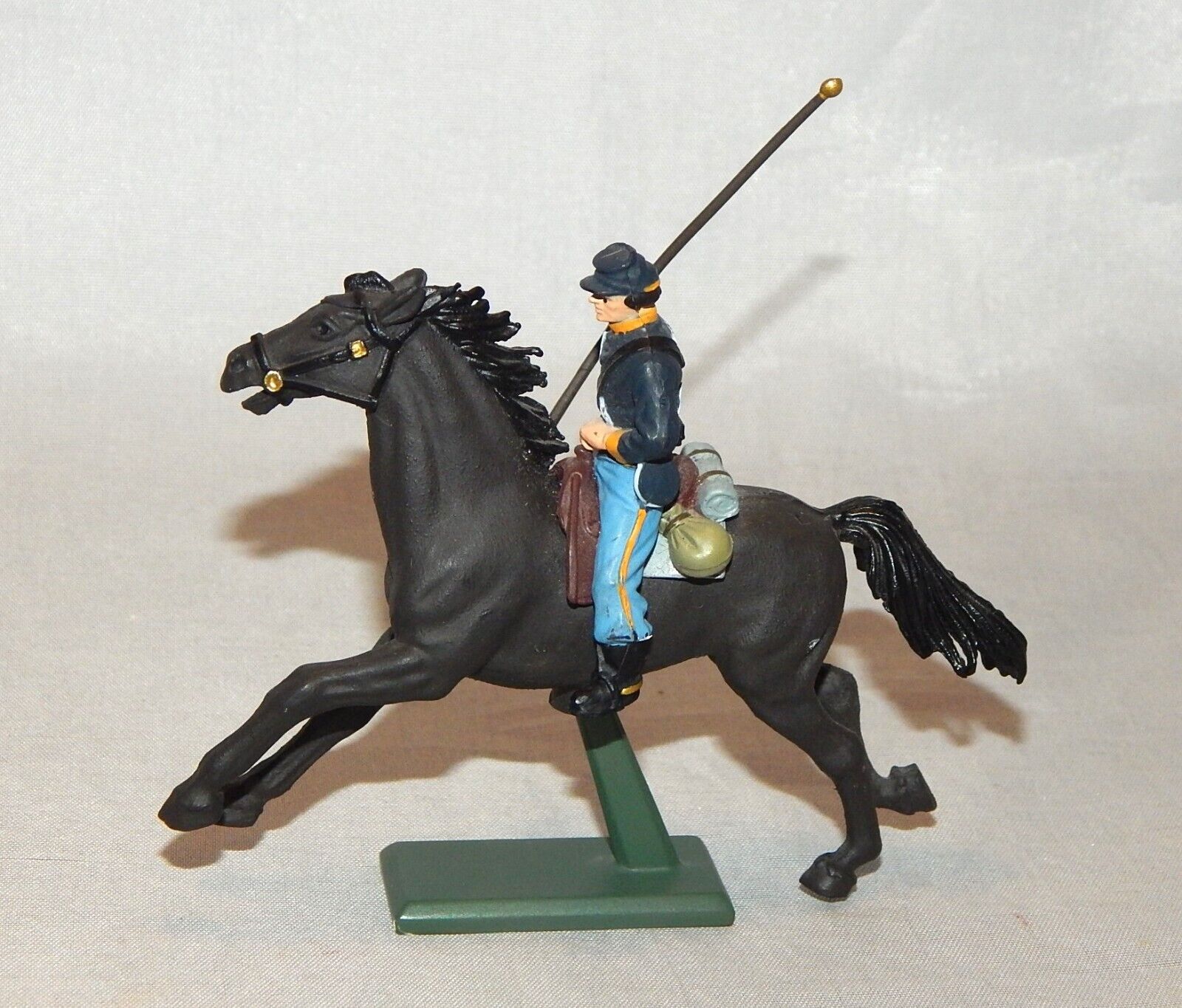 Britain\'s Ltd 1971 Union Soldier on Horseback Figurine