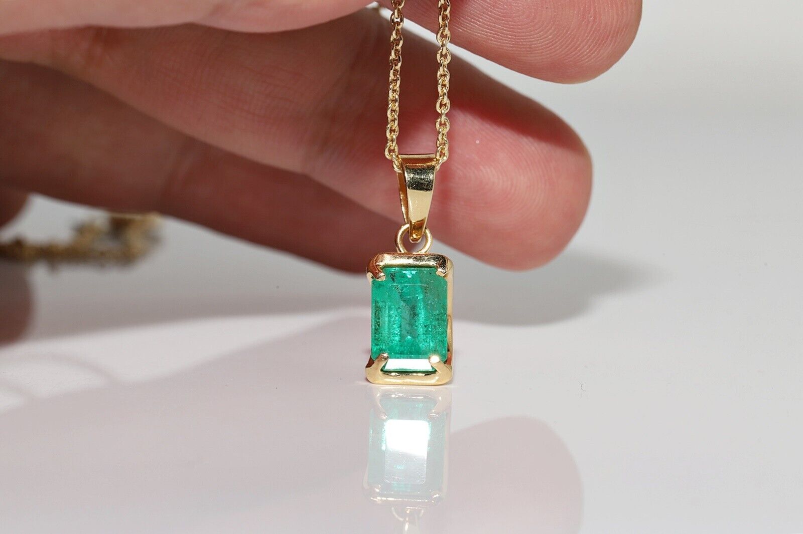 Vintage Circa 1980s 18k Gold Natural Emerald  Solitaire Pendant Necklace