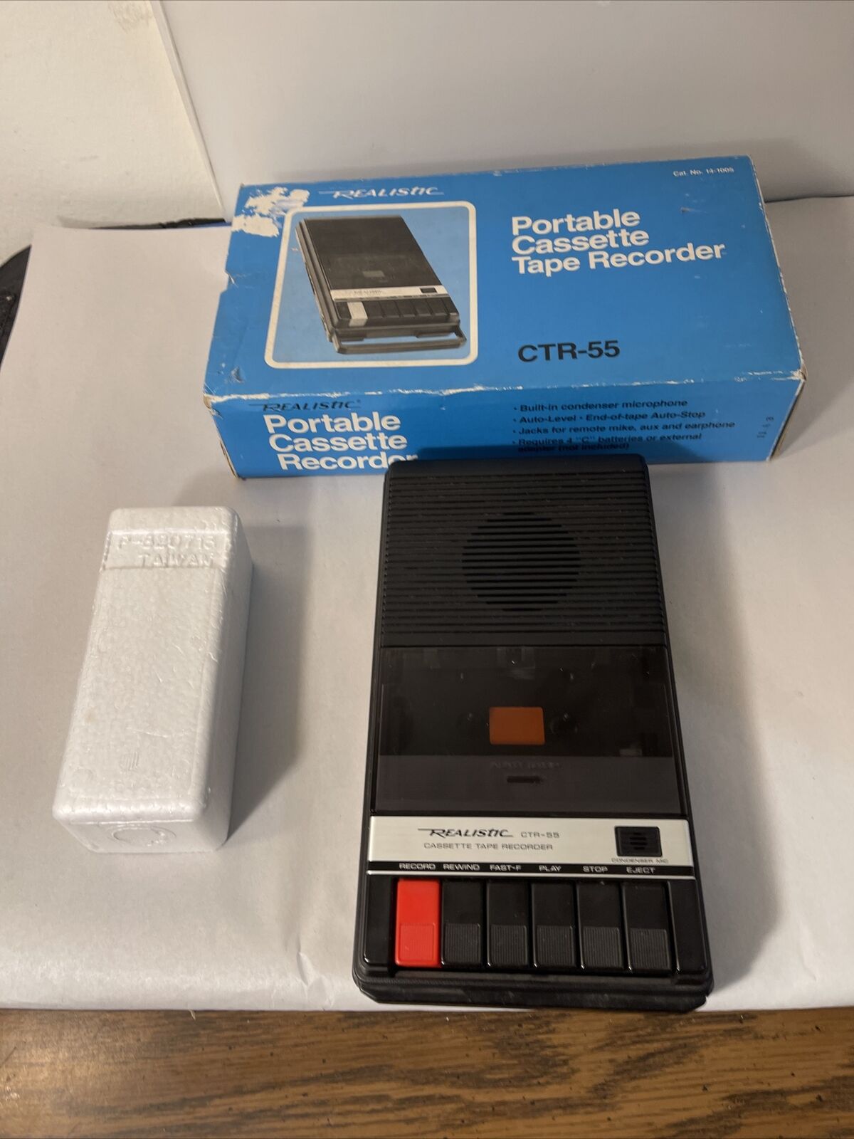Realistic CTR-55 Portable Cassette Tape Player Recorder with Box Works Tested