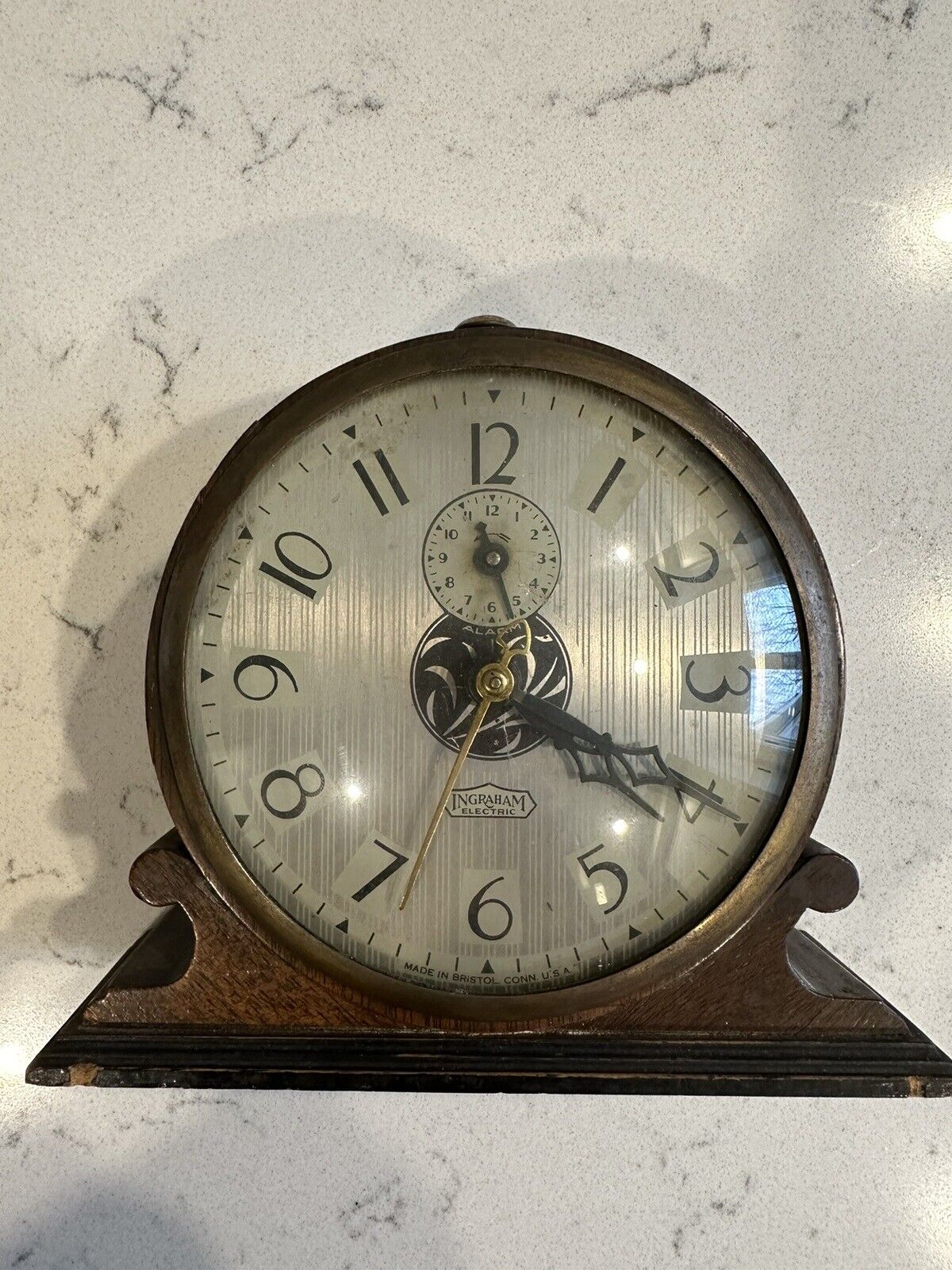 Antique Ingram Co. Mantle Clock-Hera-Bristol Conn. USA Wood
