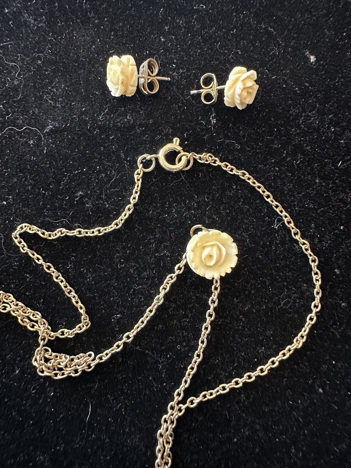 Vintage Estate Carved Rose Necklace & Earrings Set 1970’s Cream Color