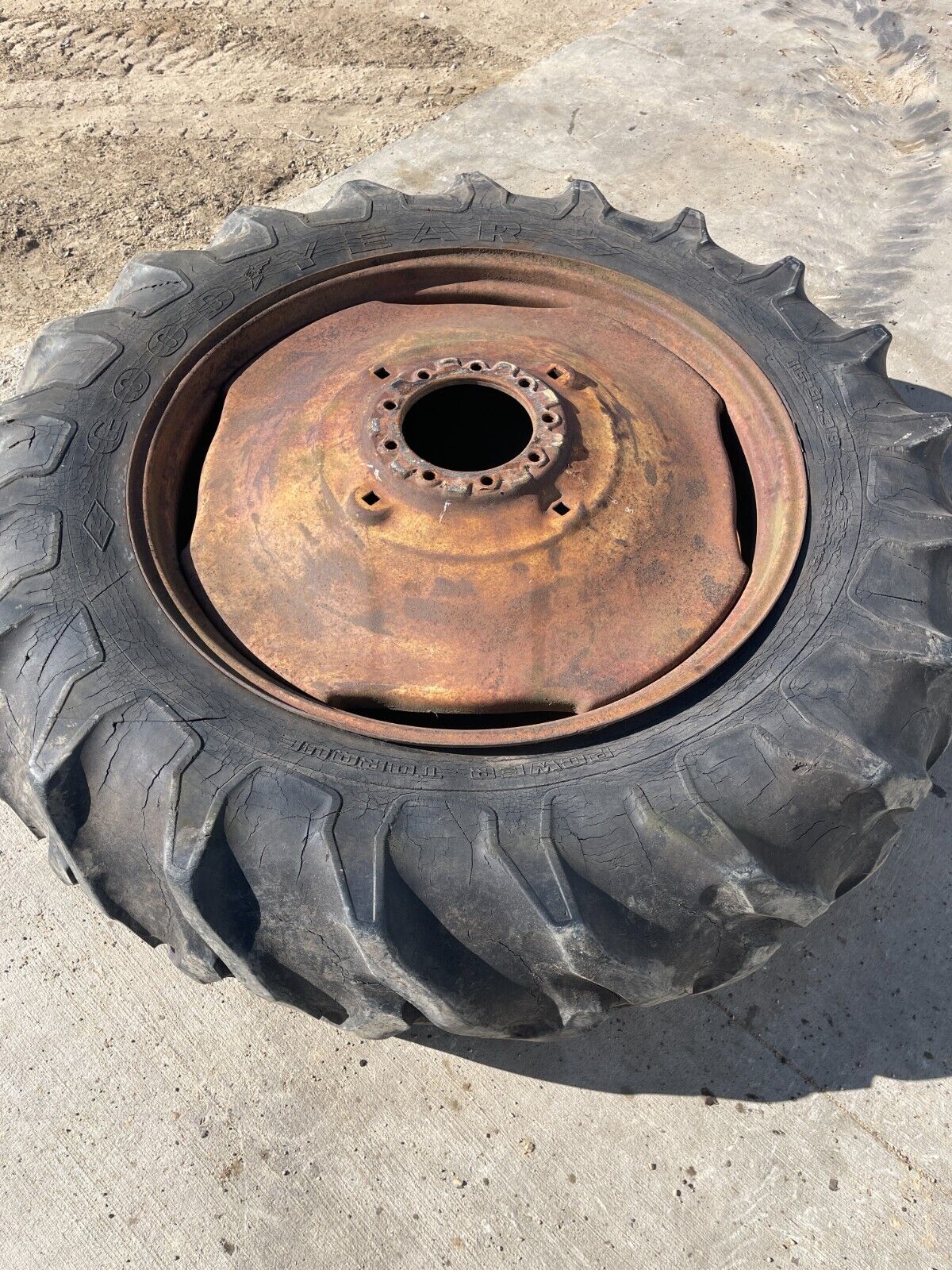 1967 Oliver 1850 Tractor 16.9-38 Goodyear Tire & 9 Bolt Pressed Rim