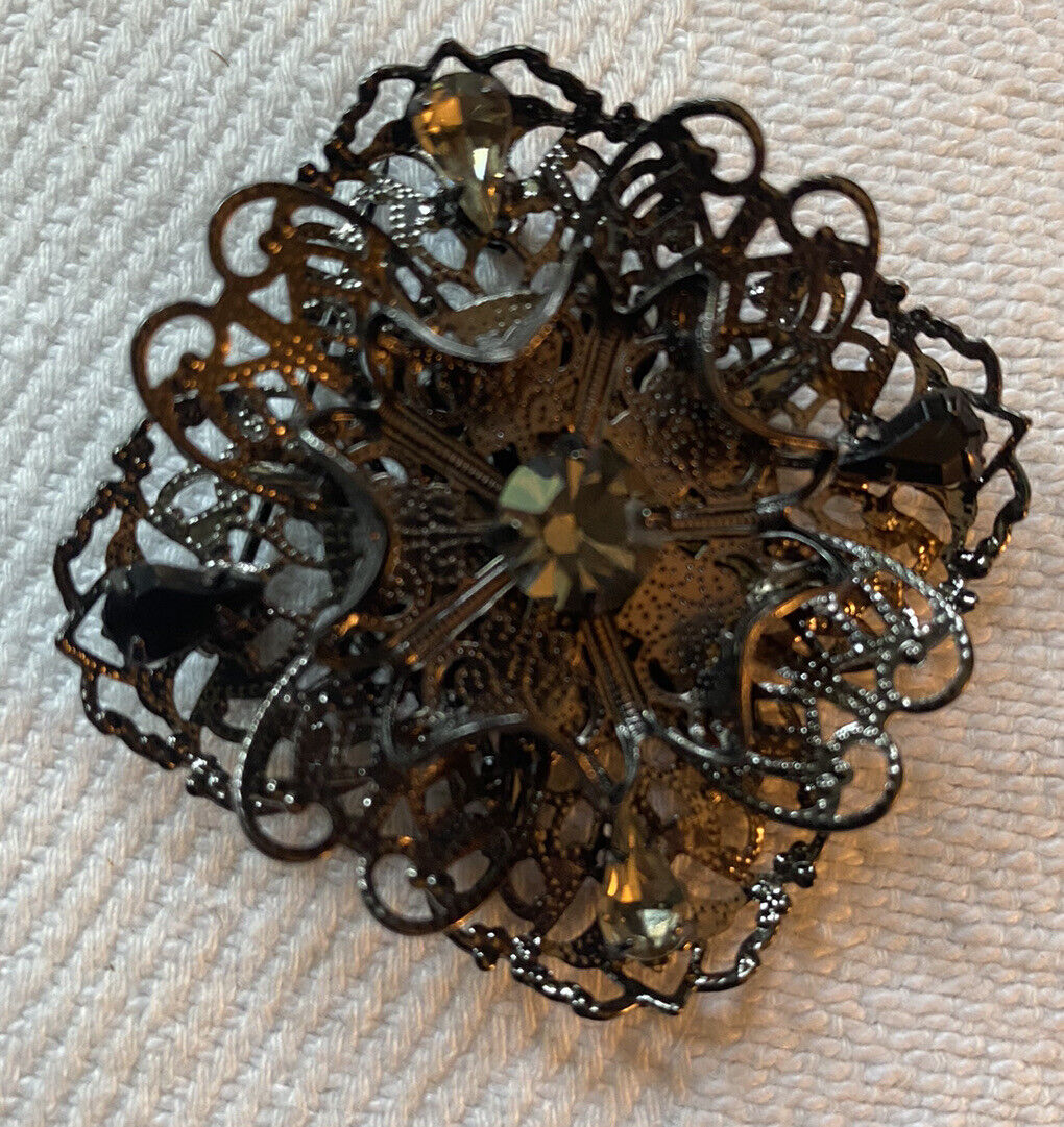 Beautiful Vintage Brooch (Free Shipping)