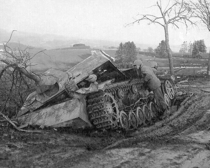 U.S. Soldier inspects knocked out German Panzer IV Tank WWII WW2 8x10 Photo 994a