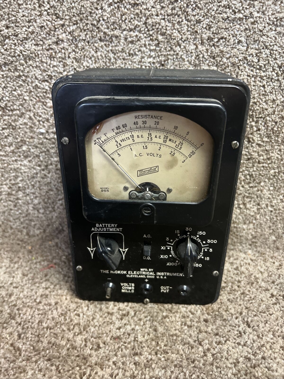 Hickok Model 955 Volt/Ohm/Milliamps Electronics Test Meter