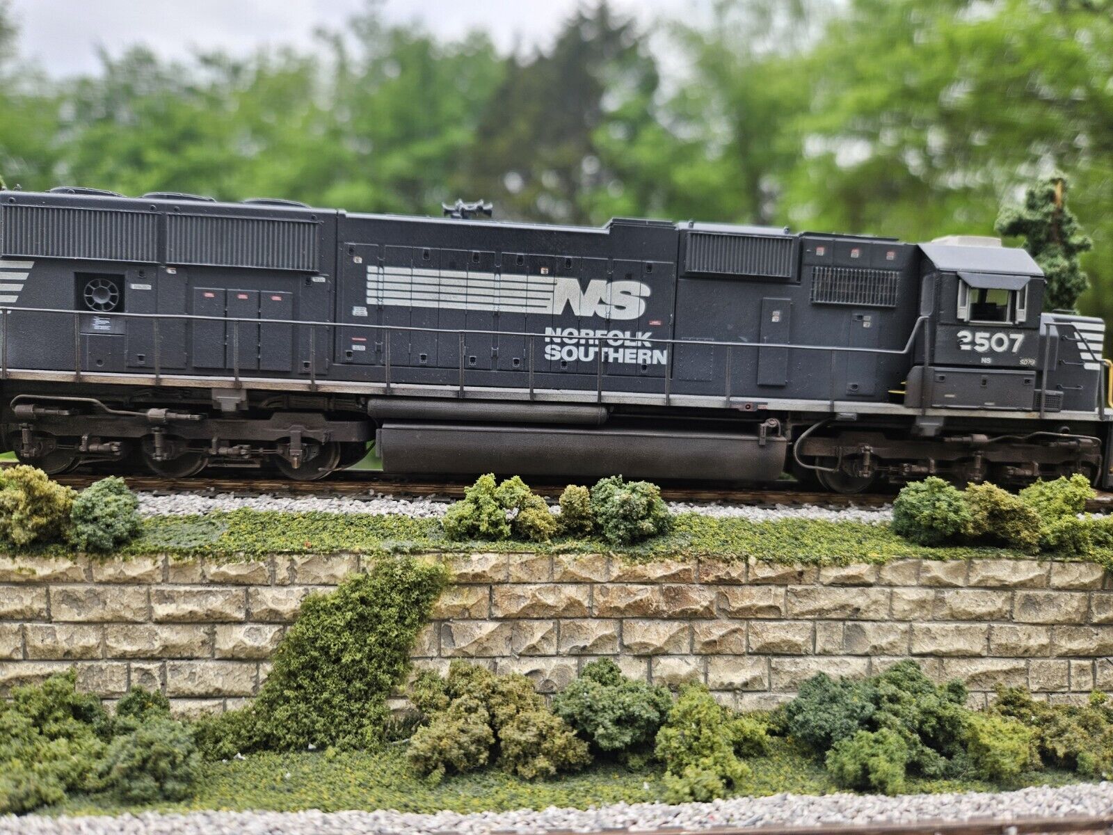 Athearn Genesis HO Diesel Norfolk Southern SD70 DCC/Sound Weathered 2507